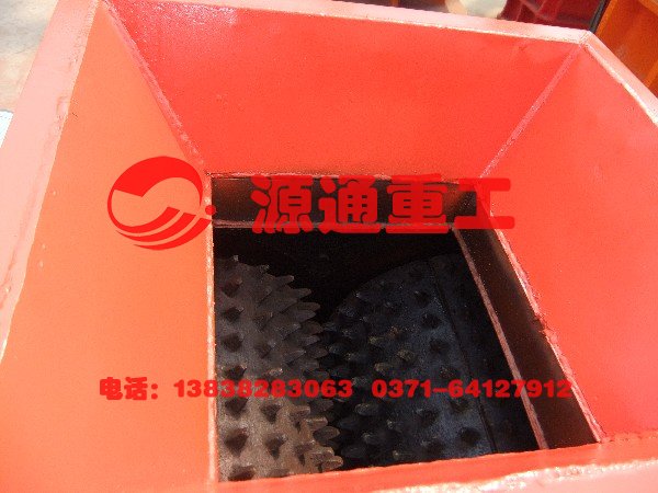 雙齒輥破（pò）碎機
