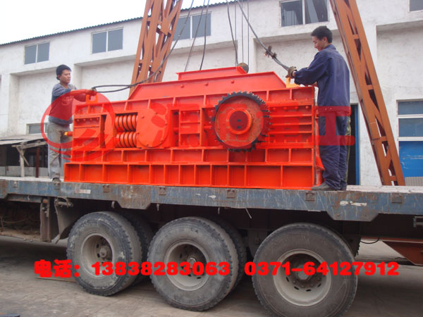 大(dà)型對(duì)輥式破碎機